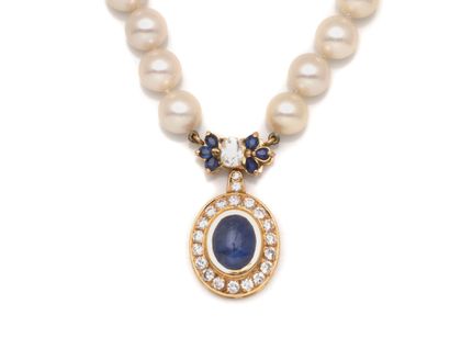 NECKLACE composed of a strand of cultured...