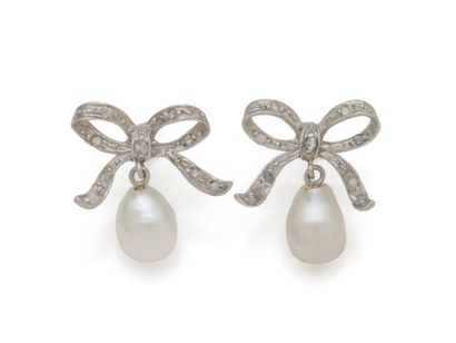 PAIR OF EARRINGS in platinum 850 thousandths,...