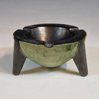 LONGCHAMP - TRIPOD ASHTRAY in black glazed...