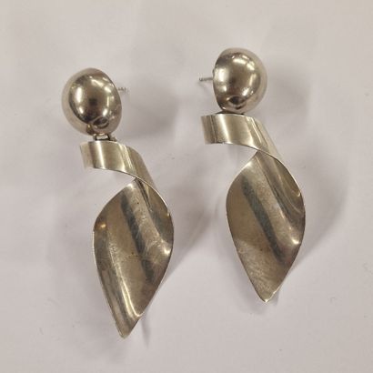 Anonyme - PAIRE DE PENDANTS POUR OREILLES...