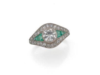RING in 750 thousandths white gold, set with...