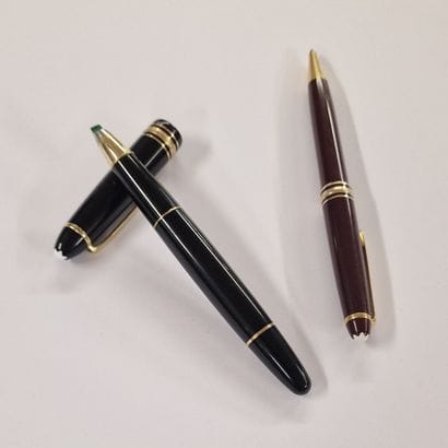 MONTBLANC - LOT composé d'un stylo bille...