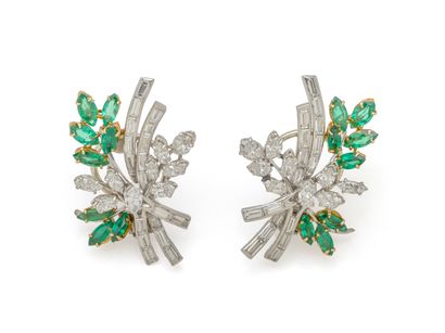 CHAUMET - ELEGANTE ET DELICATE PAIRE DE CLIPS...