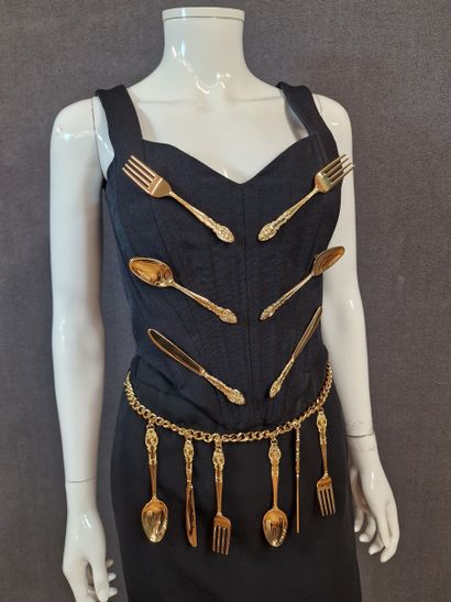 MOSCHINO Couture - Fall/Winter 2022 Ready-to-Wear...