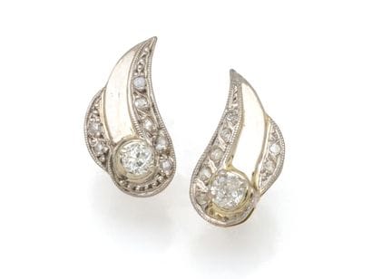 PAIR OF EARRINGS in gold 750 and platinum...
