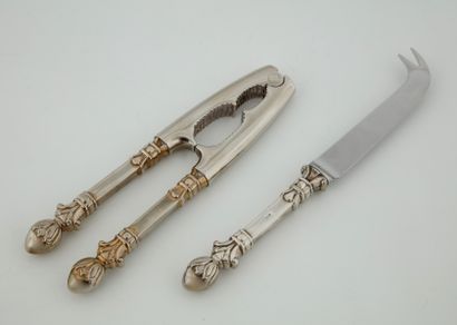 CASSE-NOIX ET COUTEAU A FROMAGE en métal...
