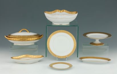RIBES A LIMOGES - SERVICE DE TABLE 67 PIECES...