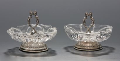 ELEGANTE PAIRE DE CENDRIERS DE TABLE en cristal...