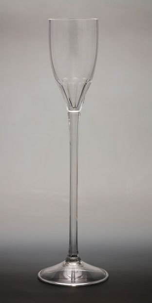 RIEDEL - SUITE DE 6 HAUTS VASES EN FORME...