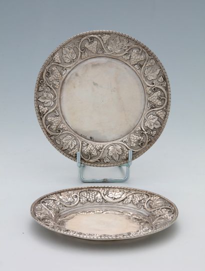 PAIRE DE DESSOUS DE BOUTEILLE ronds en argent...