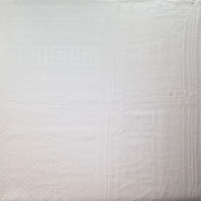 NAPPE RECTANGULAIRE en damassé de fil blanc...