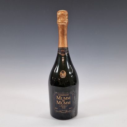 CHAMPAGNE MUMM DE MUMM 1982
1 bouteille
Etiquette...