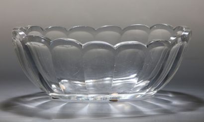 BACCARAT - COUPE OVALE à bord festonné en...