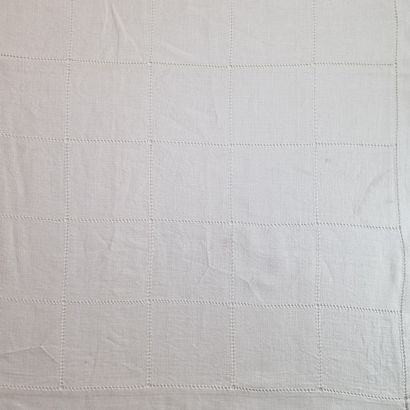 RECTANGULAR NAPPE in white linen Circa 1920...