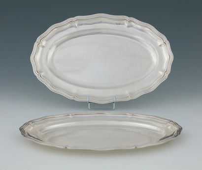 CHRISTOFLE - PAIRE DE PLATS OVALES à bord...