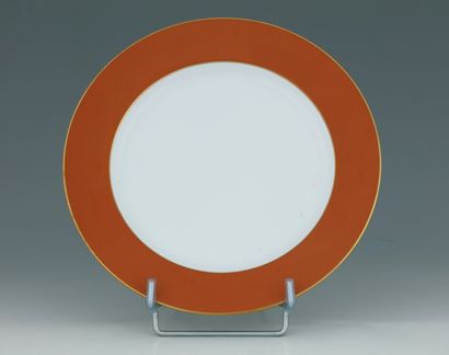 BERNARDAUD - LIMOGES - SUITE DE 8 ASSIETTES...