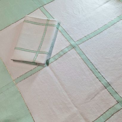 NAPPE RECTANGULAIRE ET SES 10 SERVIETTES...