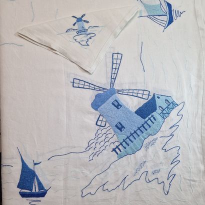 NAPPE RECTANGULAIRE ET SES 12 SERVIETTES...