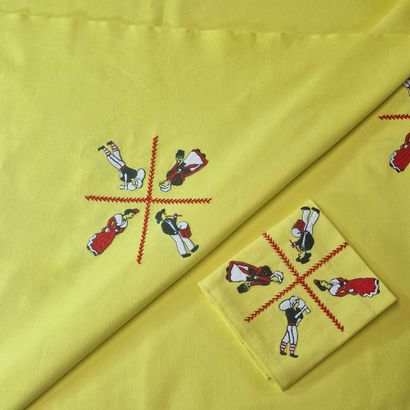 RECTANGULAR NAPPE AND 9 TOWELS in yellow...