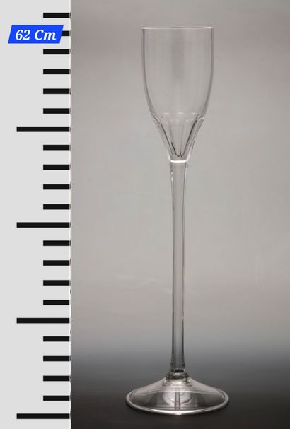 RIEDEL - SUITE DE 6 HAUTS VASES EN FORME...