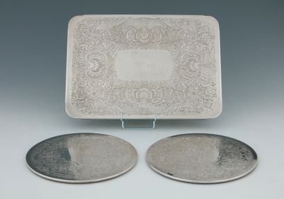 SUITE DE 6 DESSOUS D'ASSIETTE RONDS ET D'1...