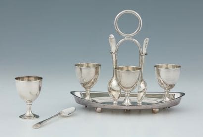 OEUFRIER POUR 4 PERSONNES en métal argenté...