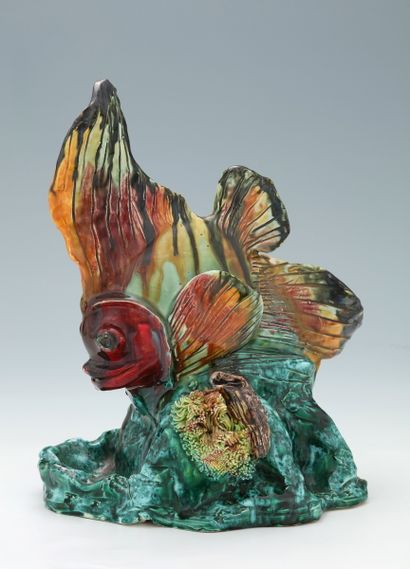 STATUETTE DE POISSON ET VEGETAUX MARINS A...