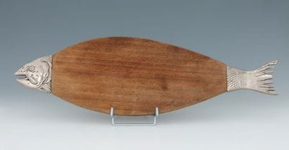 FISH-SHAPED SALMON BOARD in white metal and...