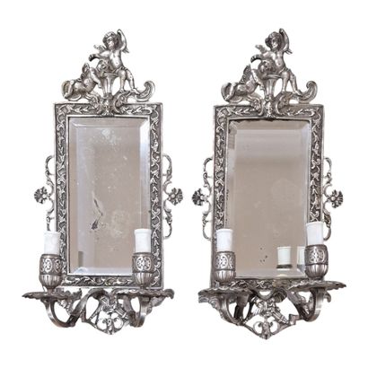 PAIRE DE PLAQUES DE LUMIERES de Style XVIIème...