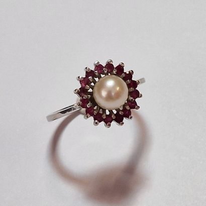 MARGUERITE RING Circa 1960 in white gold...