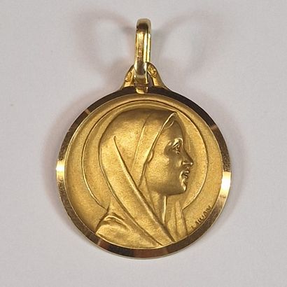 RELIGIOUS MEDAL PENDANT with the profile...
