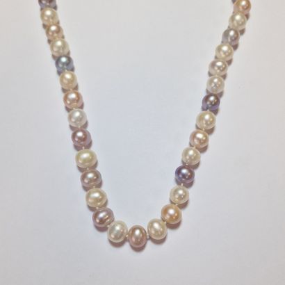 modern cultured pearl necklace 
Clasp in...