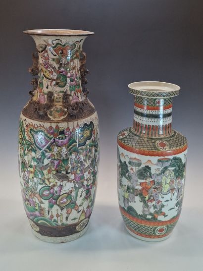 CHINE - Début du XXème Siècle - DEUX VASES...