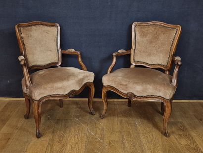 PAIRE DE FAUTEUILS CABRIOLETS d'Epoque Louis...