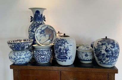 ENSEMBLE DE 12 PIECES BLANC BLEU - Chine,...