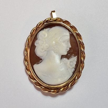 BROCHE/PENDENTIF CAMEE COQUILLE du Début...