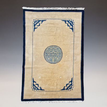 TAPIS - Chine XXème Siècle - en laine, à...