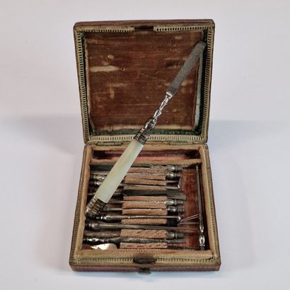 NECESSAIRE A MANUCURE d’Epoque Restauration...
