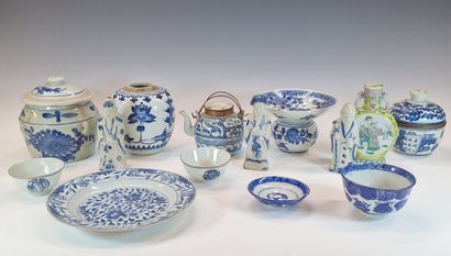 ASIE XXème Siècle - ENSEMBLE de 23 PIECES...