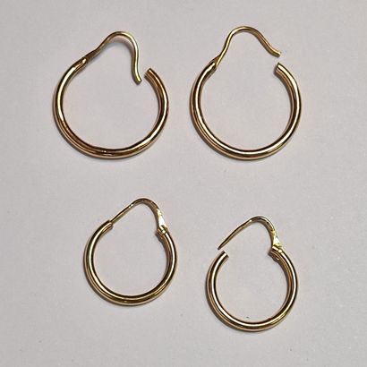 TWO PAIRS OF CREOLES in two sizes - Modern...