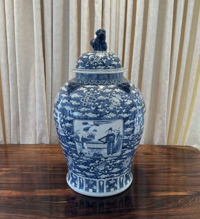 GRANDE POTICHE, Chine Moderne, en porcelaine...