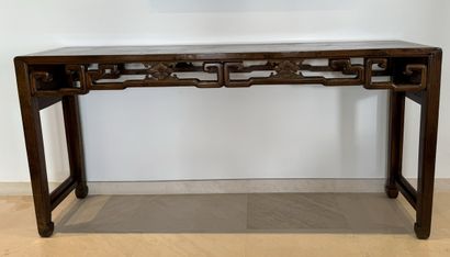 GRANDE TABLE CONSOLE - Chine, XXème Siècle...