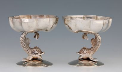 SUITE DE 6 GRANDES COUPES A HORS D'OEUVRES...