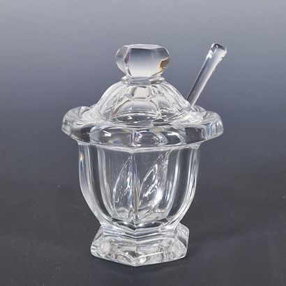 BACCARAT- MOUTARDIER ET SA CUILLERE en cristal...