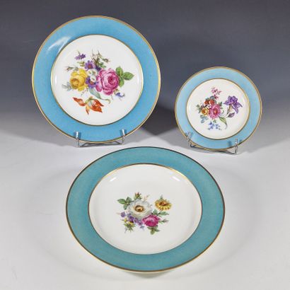 SERVICE DE TABLE 36 PIECES en porcelaine...