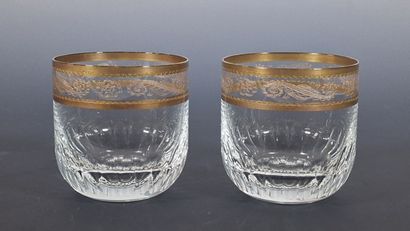 SUITE DE 5 GOBELETS A WHISKY en cristal blanc...