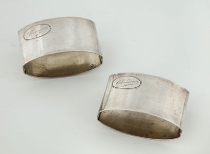 PAIRE DE RONDS DE SERVIETTE DE FORME ELLIPTIQUE...