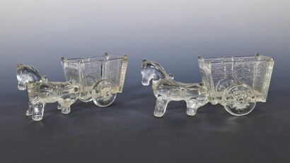 PAIRE DE BOUQUETIERES DE TABLE en forme de...