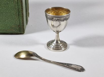 PAIRE DE COQUETIERS ET LEUR CUILLERE en argent...