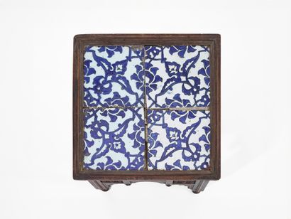 TABLETTE SYRIENNE en bois sculpté avec plateau...